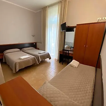 Ξενοδοχείο Atena 2*