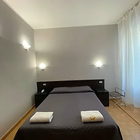 Ξενοδοχείο Atena 2*