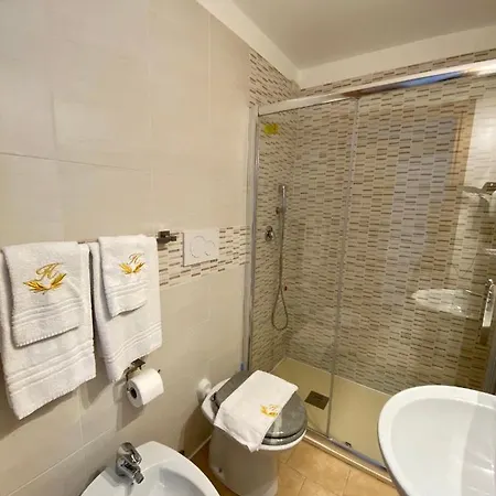 阿特纳酒店 2*